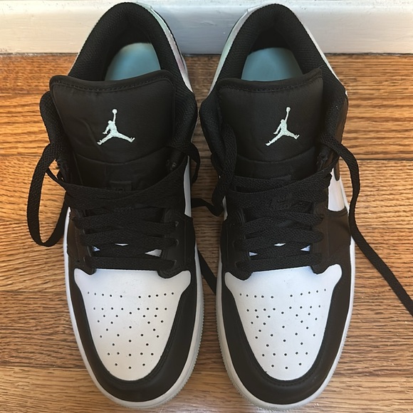 Air Jordan 1 Low SE - Picture 5 of 11